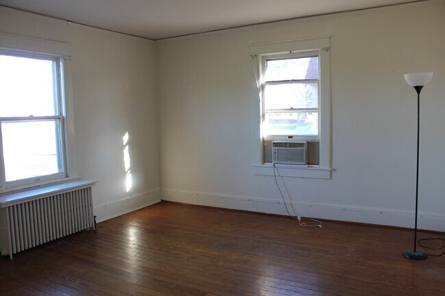 Building Photo - 306 N East St