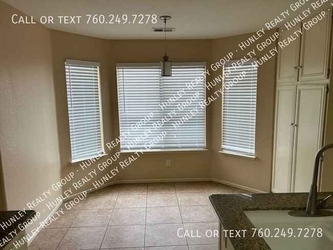 Building Photo - 13560 La Villa Dr