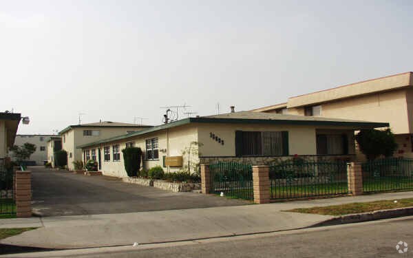 Building Photo - 12603 Eucalyptus Ave