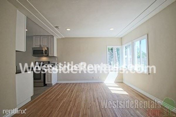 Building Photo - 14618 Moorpark St