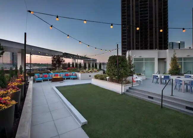 Foto del edificio - 1270 W Peachtree St NW