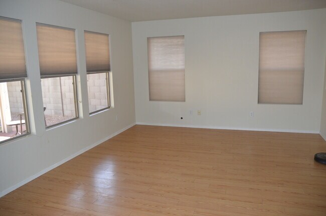 Building Photo - 201 E Gwen St