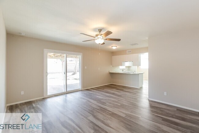 Foto del edificio - 8115 N 56th Ave