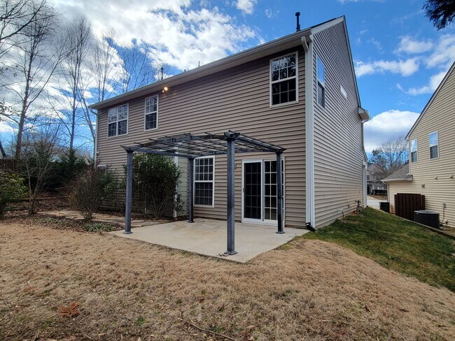 Foto del edificio - 4 Bedroom, 2.5 Bath Home Available in Hammett Grove Neighborhood