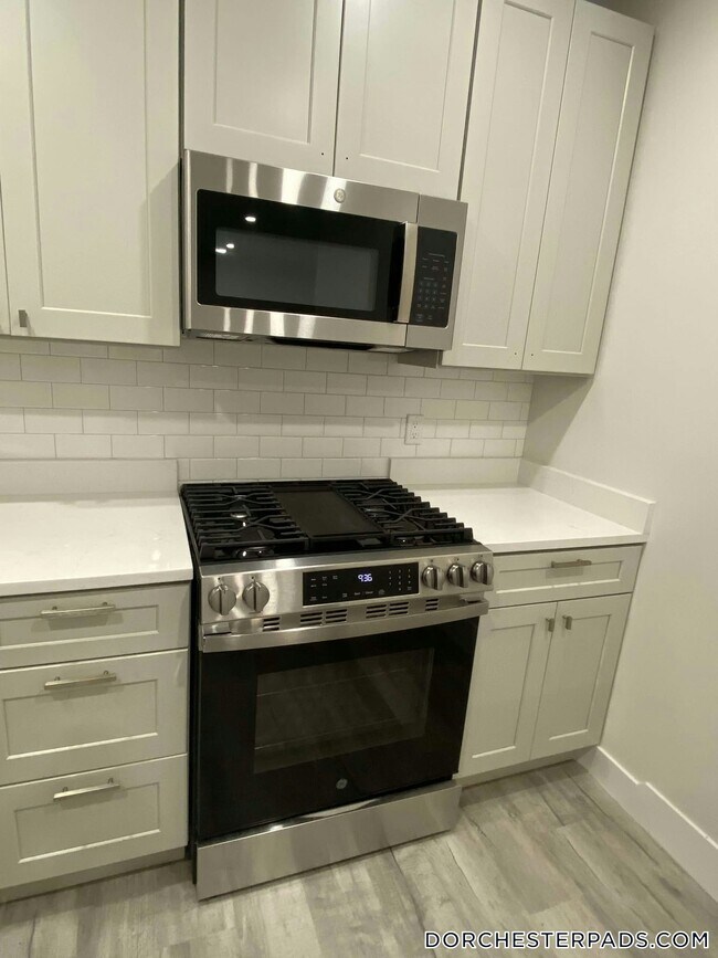 Building Photo - 10 Cawfield St