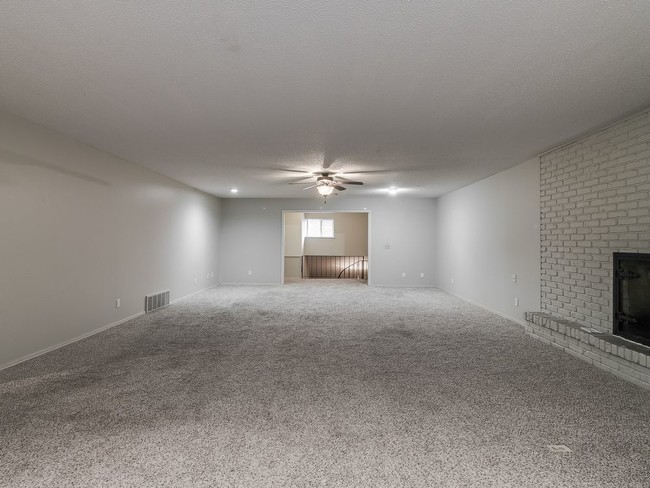 Building Photo - 6306 North Villa Avenue