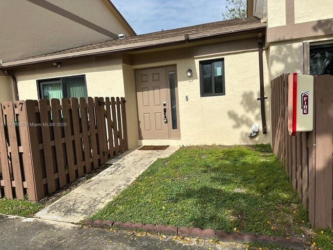 Foto del edificio - 2950 NW 106th Ave