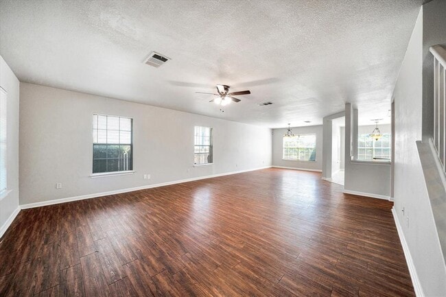 Building Photo - 1701 Balsam Way