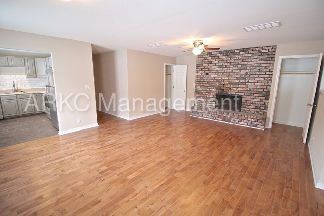 Building Photo - 210 E 38th St