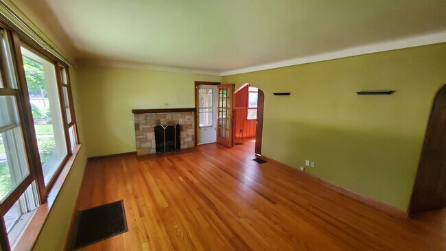 Living Room - 5269 Sidney Rd