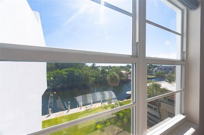 Foto del edificio - 2860 NE 14th St