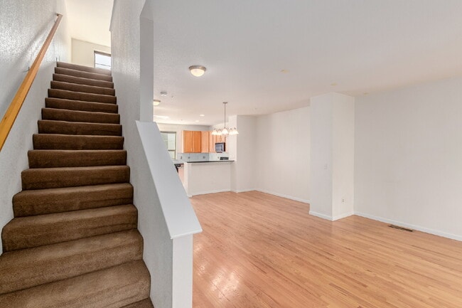 Building Photo - 418 S Reed Ct