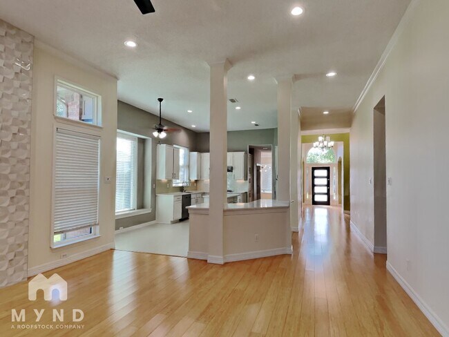 Foto del edificio - 5713 Charleston Dr