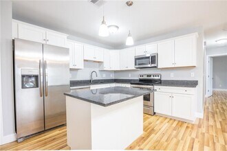 Building Photo - 13 Gray Coach Ln