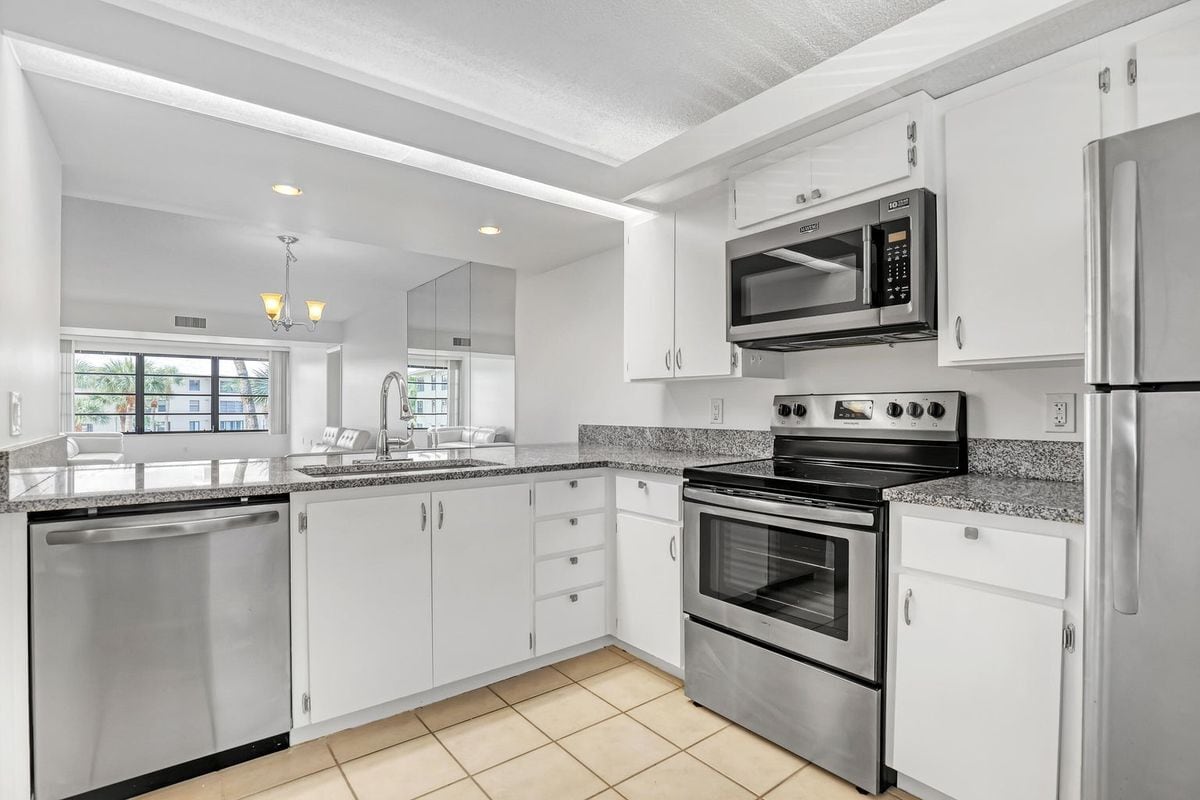Foto principal - 3511 Village Blvd