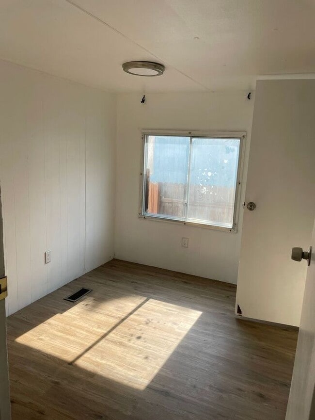 Building Photo - 3 bed/2 bath Trailer - COMING SOON!