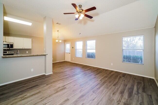 Foto del edificio - 706 Langford Dr