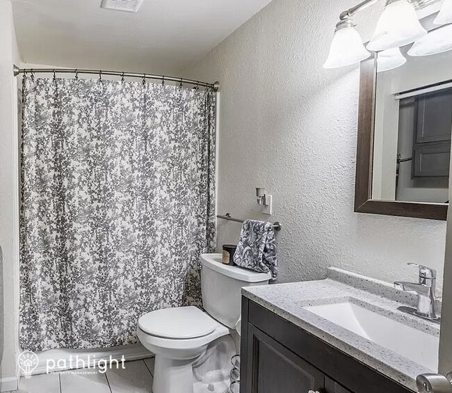 Foto del edificio - 1813 NW Forest Creek Drive, Silverdale, WA...