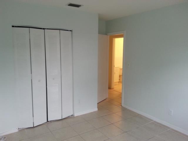 Foto del edificio - 933 NE 38th St