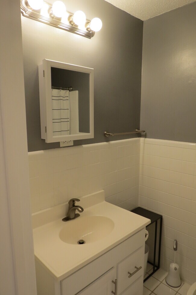 Building Photo - 503 Jeffery Dr NW