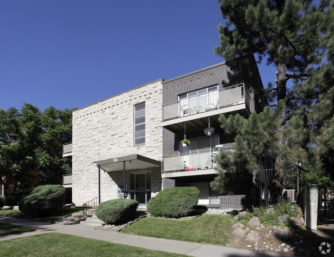 York Manor Apartments in Denver, CO