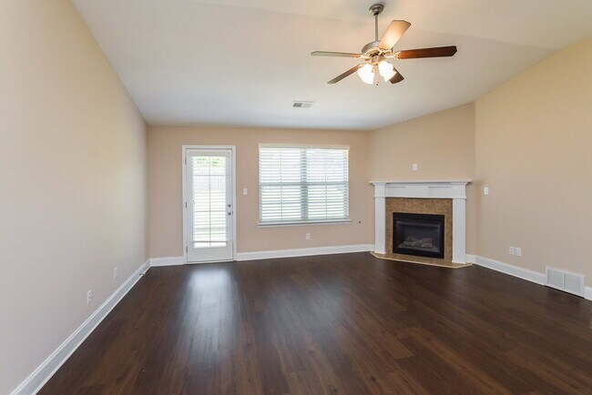 Building Photo - 2952 N Hartland Dr