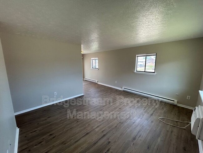 Building Photo - 4570 Waynedale Cir