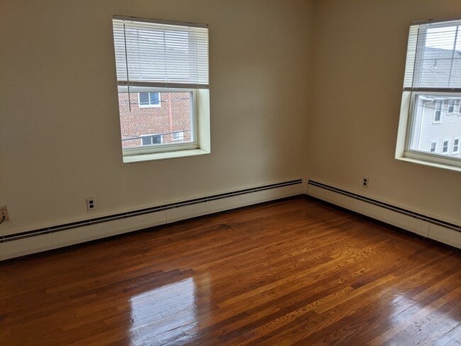 Building Photo - 14 A Grove St