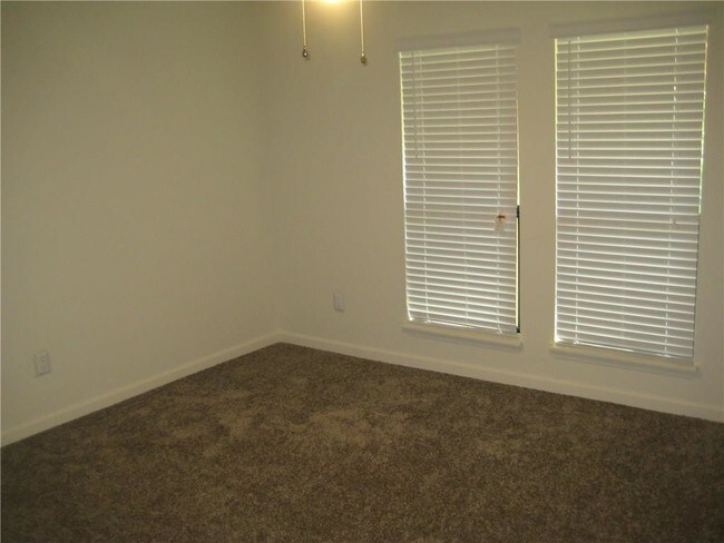 Foto del edificio - 5851 Phoenix Dr