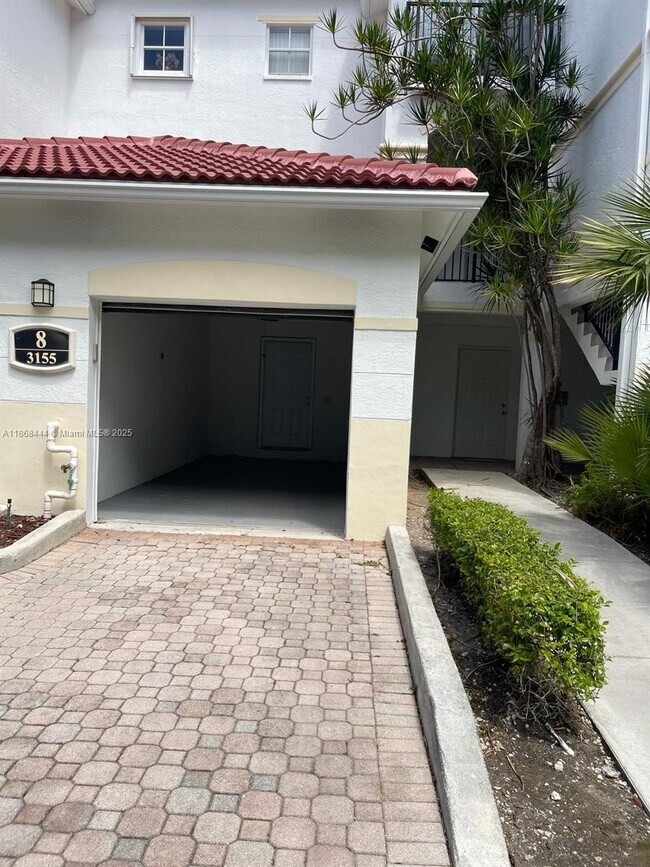 Foto del edificio - 3155 NE 184th St