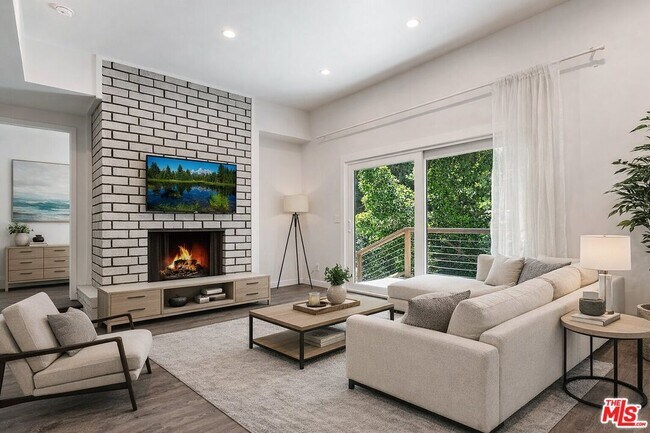 Foto del edificio - 3729 Reklaw Dr