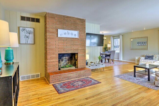 Foto del edificio - 1034 Clifton Hills Ave