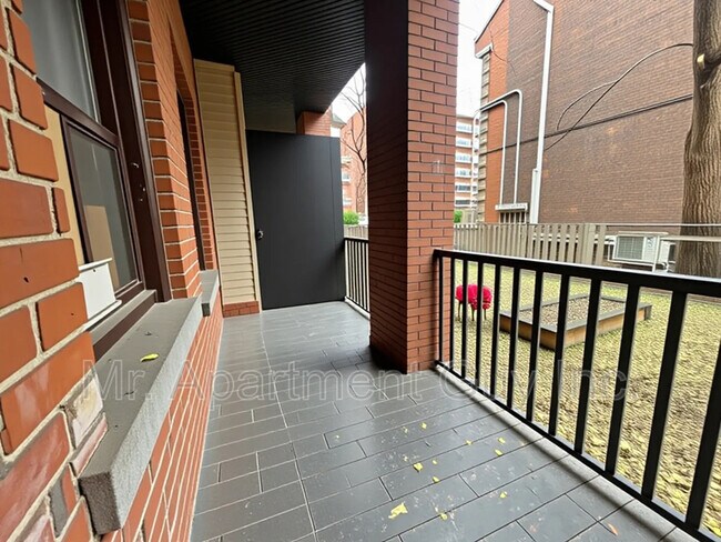 Photo du bâtiment - 44 Victoria Ave S