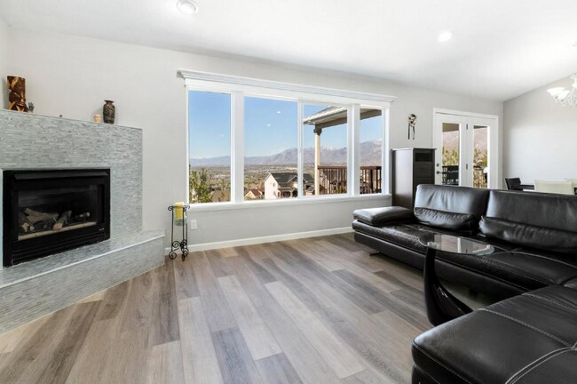 Foto del edificio - 429 Brewster Dr