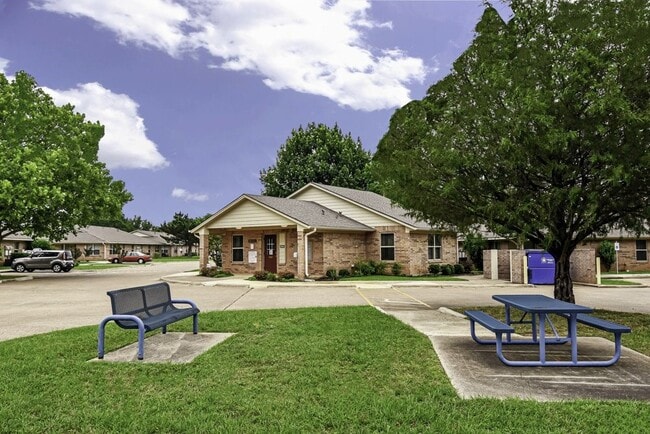 Foto del edificio - 417 E Main St