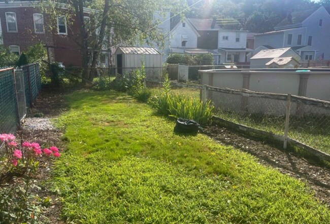 Building Photo - 229 S Nicholas St