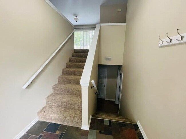 Foto del edificio - Gorgeous 3 Bedroom, 2 Bathroom Split Level Home in Waynesville