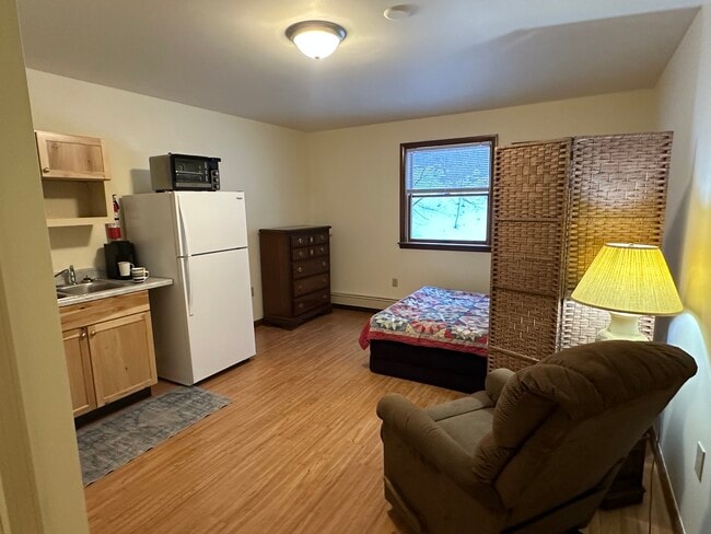 Building Photo - Blue Ridge Efficiency Apartments