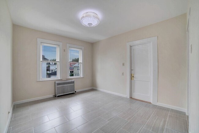 Building Photo - 10 Bedford St