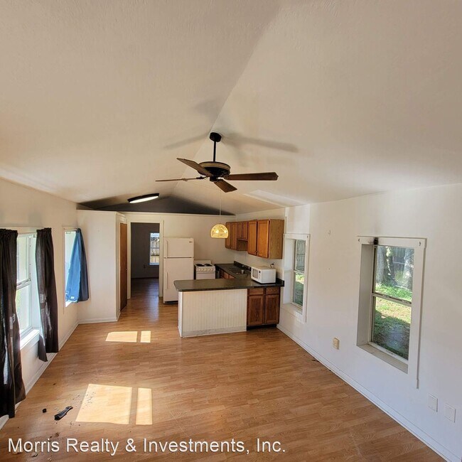 Building Photo - 1 br, 1 bath House - 33 1/2 E Pendleton Ave