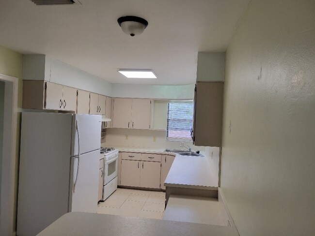 Building Photo - 849 W Dolphin Ridge Rd