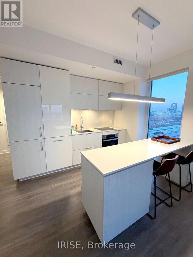 Building Photo - 20 Richardson St