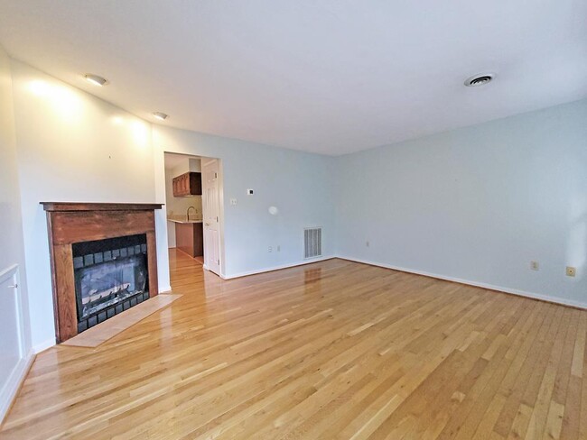 Building Photo - 941 Maiden St