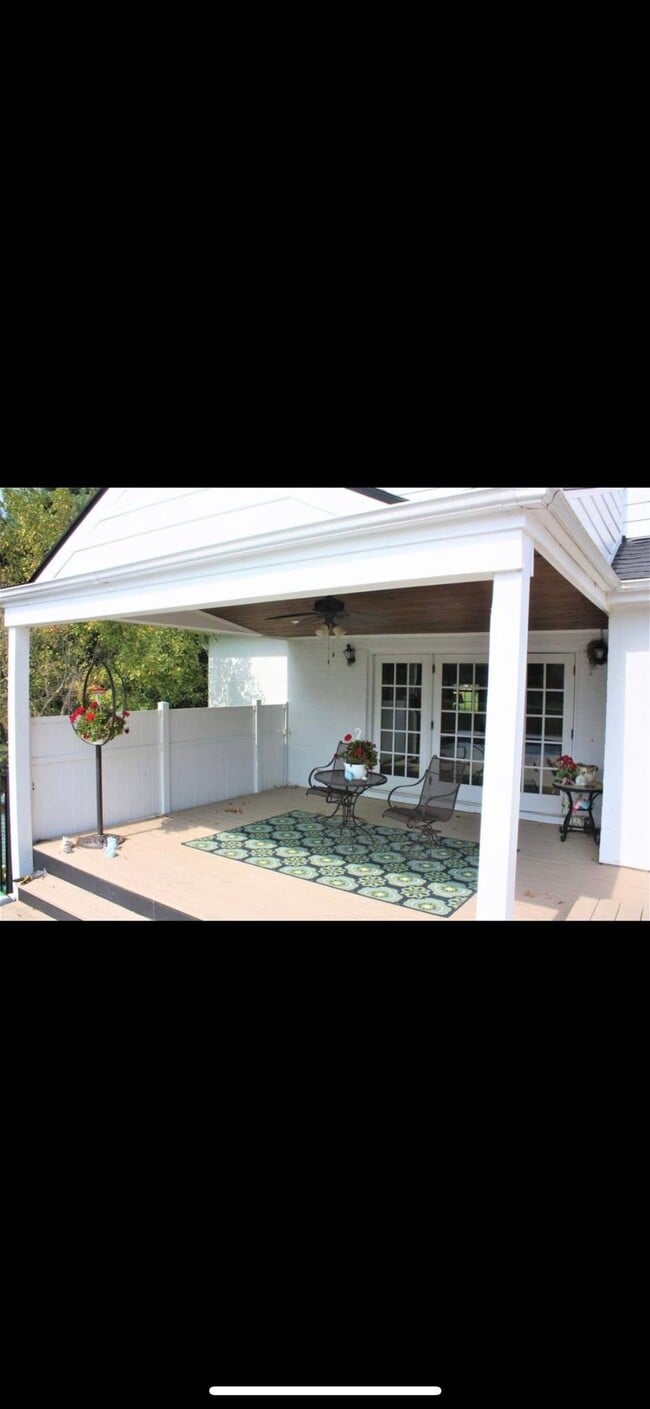 Building Photo - 10673 Bridlepath Ln