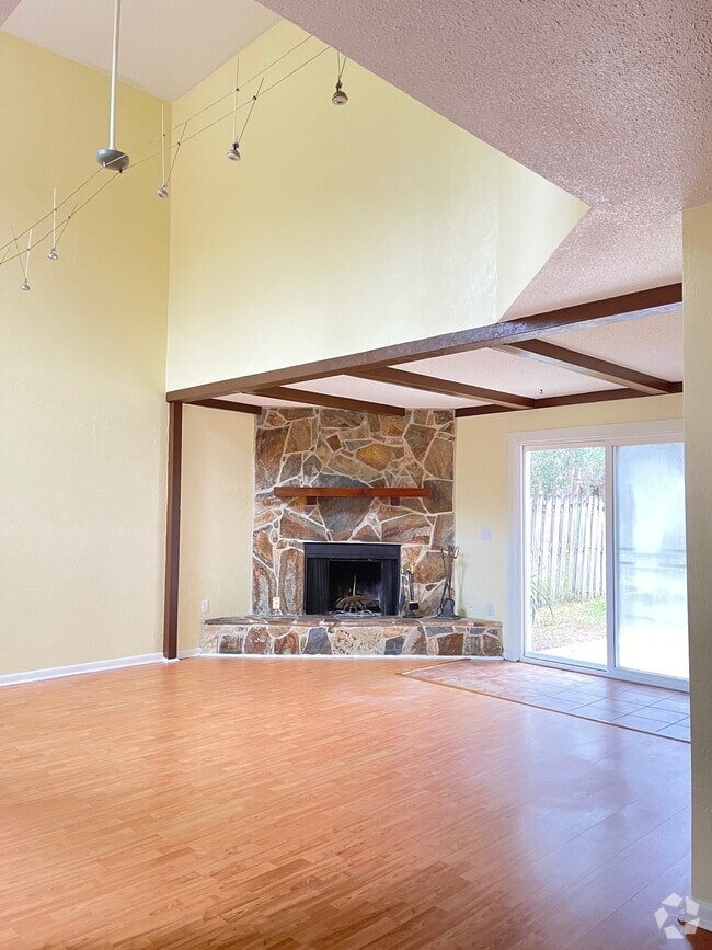 Arrowhead Village Apartments for Rent with a Garage Ormond Beach, FL