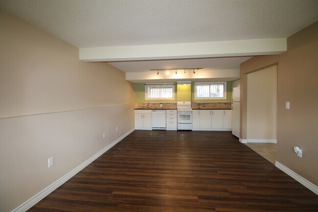 Photo du bâtiment - 4104-4119 19 Ave NW