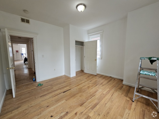 Building Photo - 853 S 15th St