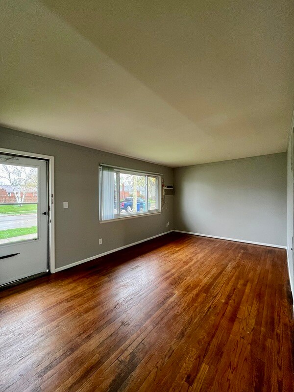 Foto del edificio - 1454 Goddard Rd
