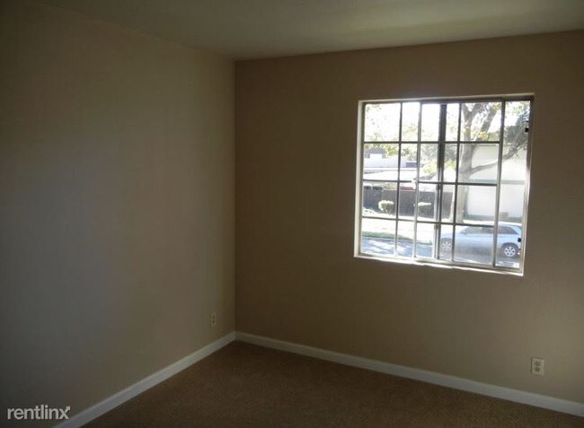 Building Photo - 27551 Ponderosa Ct