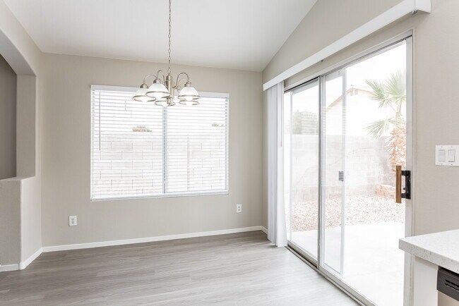 Foto del edificio - 6102 Giant Forest Ln
